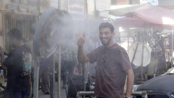 مرشات الرذاذ.. مبادرات أهلية تنعش شوارع بغداد في مواجهة لهيب الصيف