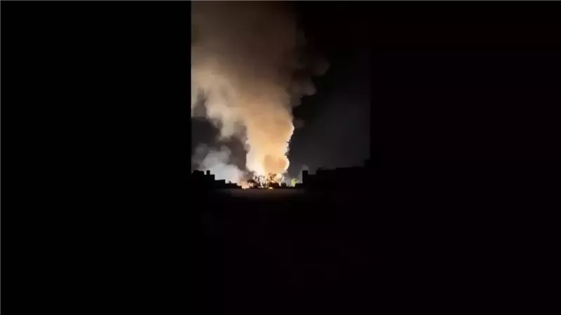 اللقطات الأولى للضربات الأمريكية على مواقع إستراتيجية في بوشهر وتشابهار بإيران (فيديو)