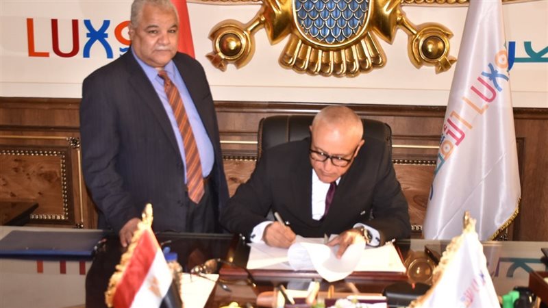 بحد أدنى 240 درجة، محافظ الأقصر يعتمد تنسيق القبول بمدارس الثانوي العام