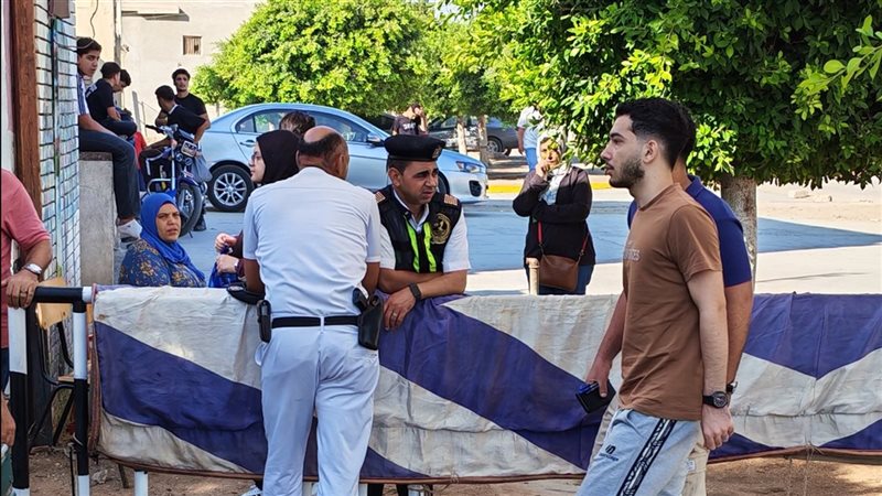 إجراءات مشددة وتفتيش صارم للطلاب أمام لجان الثانوية العامة بالغربية (فيديو)