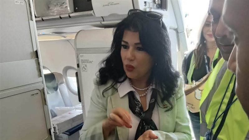 رئيس مصر للطيران للخدمات تتابع عملية تحضير الوجبات للمسافرين