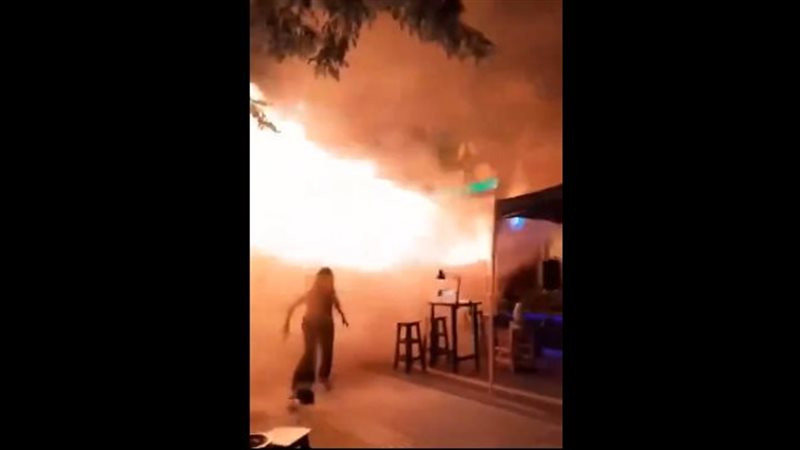 صدمة ورعب في تايلاند، لحظة اندلاع حريق هائل بملهى ليلي ومقتل 30 شخصًا (فيديو)