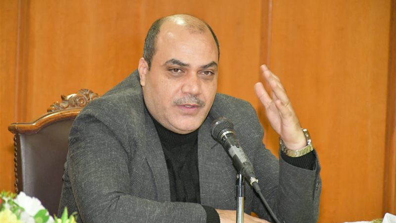 الرأي العام يستحق إجابات، الإعلامي محمد الباز يوجه 10 أسئلة حاسمة لعمرو الدجوي حول عزل والدته وانتحار شقيقه