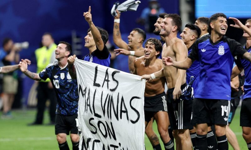 الحكومة البريطانية تطالب بالتحقيق مع منتخب الأرجنتين