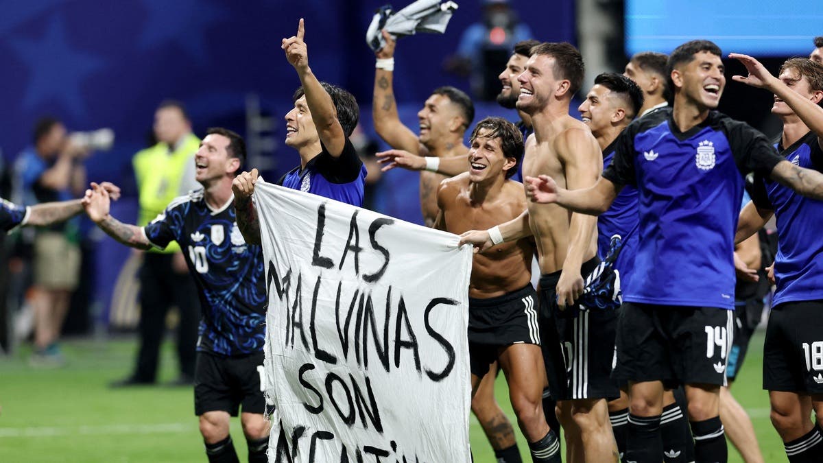 الحكومة البريطانية تطالب بالتحقيق مع منتخب الأرجنتين