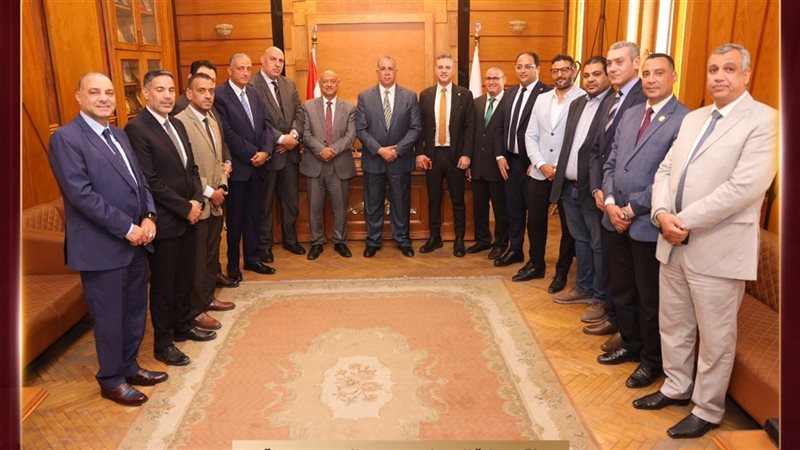 نقيب المحامين يبحث مع أطباء الأسنان إعادة خدمات العلاج للأعضاء