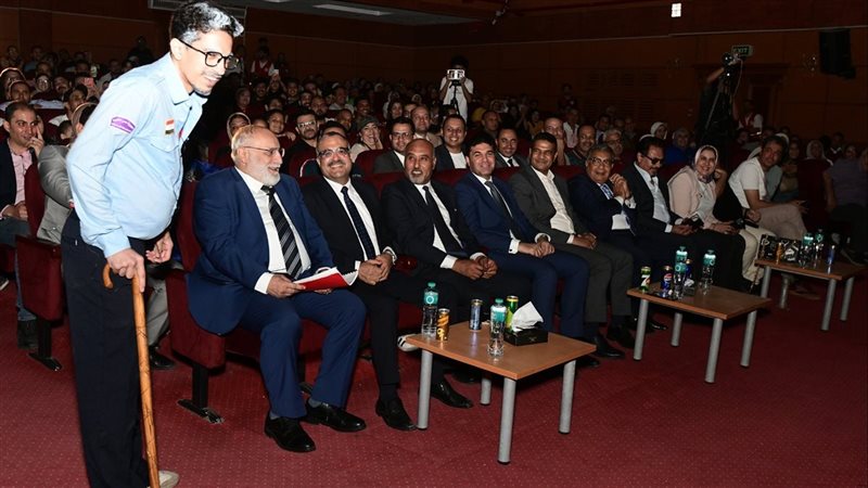 محافظ الدقهلية والفنان محمد رياض يشهدان العرض المسرحي “فتاة المترو” بقصر ثقافة المنصورة (صور)