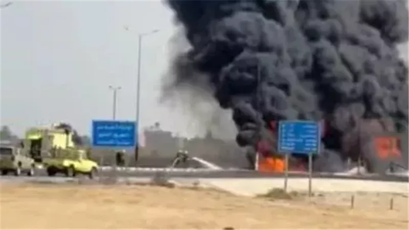 هيئة بريطانية: اندلاع حريق في ناقلة بعد إصابتها بمقذوف مجهول قرب سلطنة عُمان