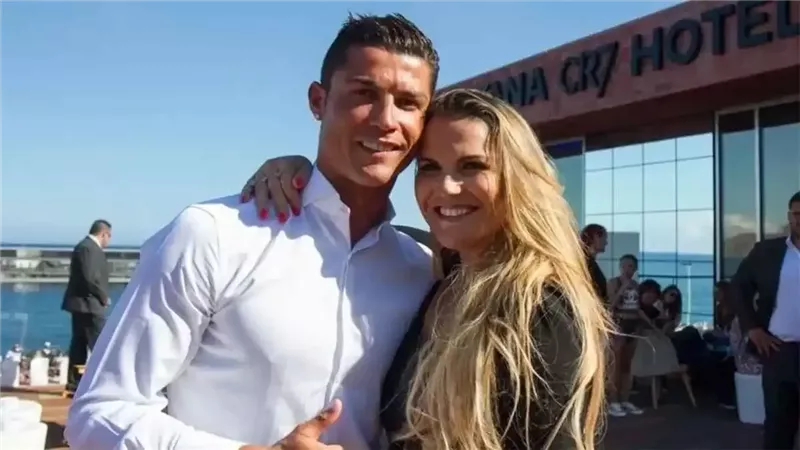 ارفع رأسك يا أخي، شقيقة رونالدو تواسيه برسالة مؤثرة بعد وداع البرتغال كأس العالم
