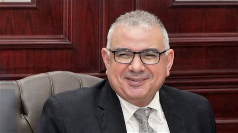 عميد تجارة عين شمس يتابع أعمال الكنترولات ويوجه رسالة طمأنة للطلاب