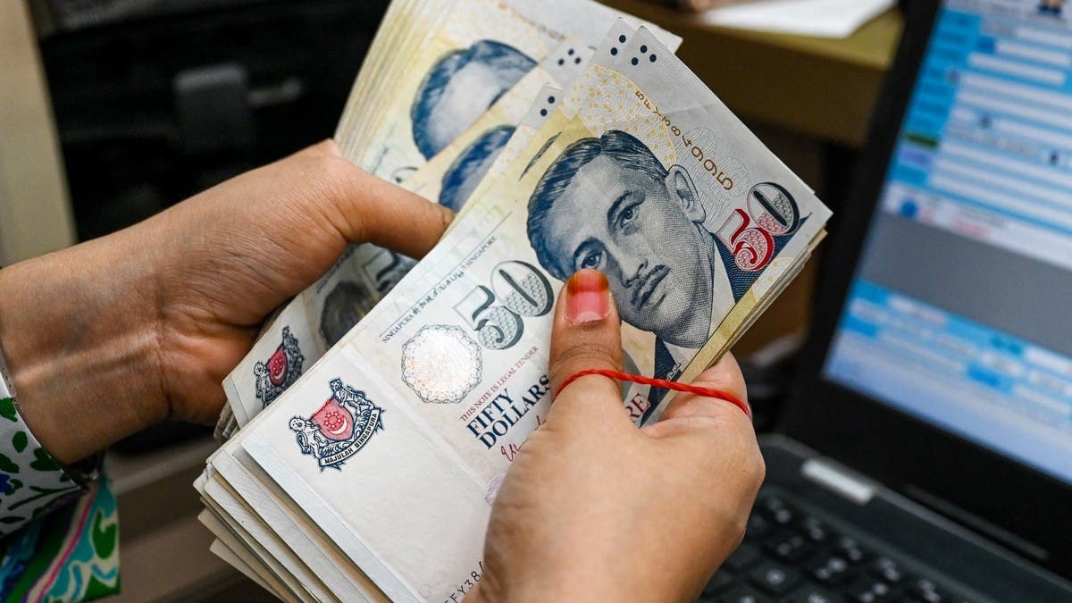 سنغافورة ترفع قيمة عملتها لكبح التضخم الناتج عن تداعيات حرب إيران