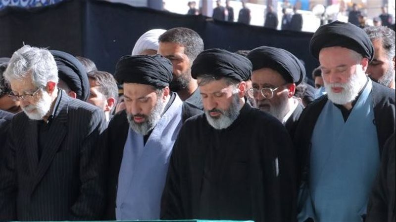 جنازة على خامنئي، ظهور 3 من أبناء المرشد السابق غياب مجتبى ( فيديو)