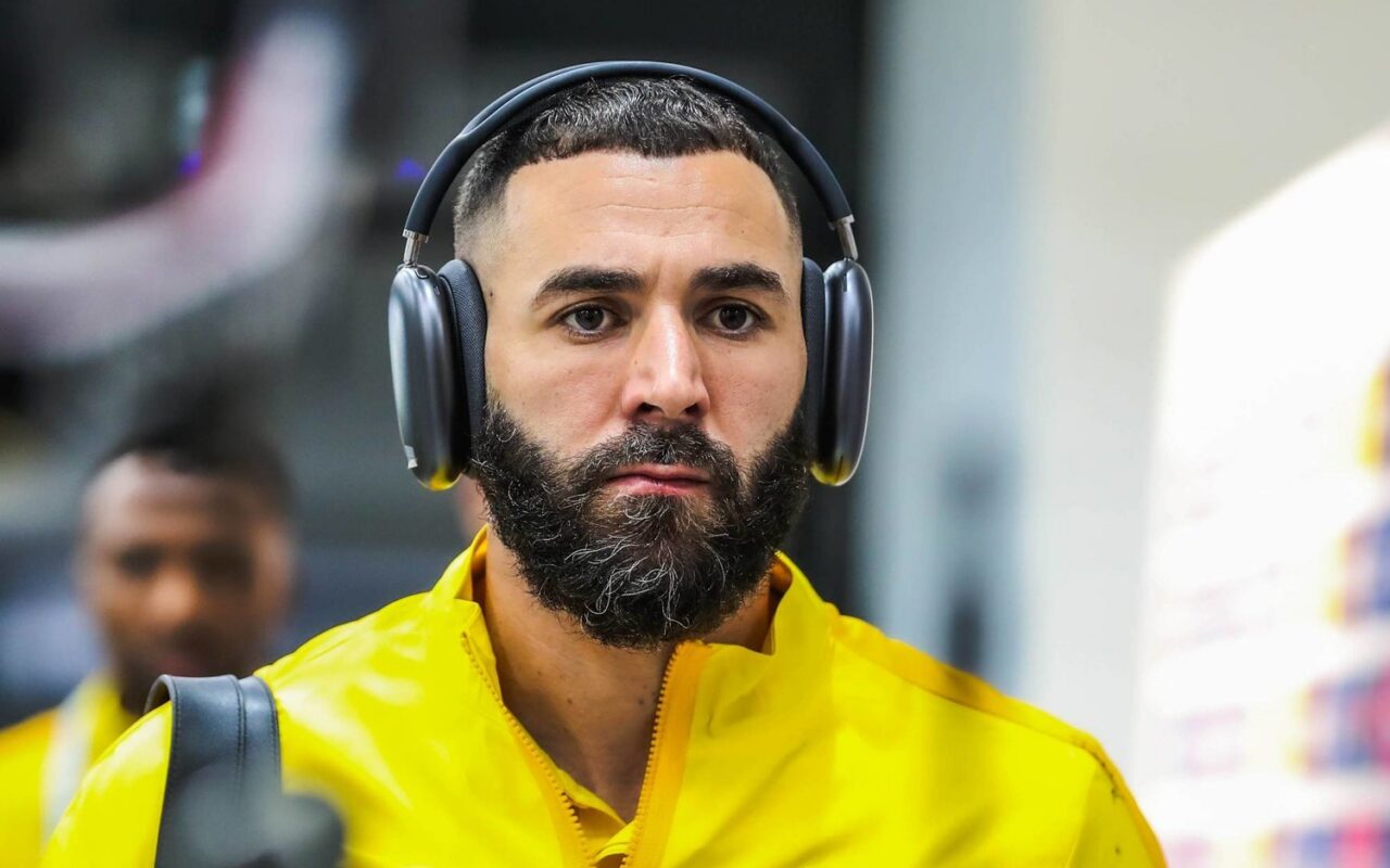 أزمة بين الهلال وكريم بنزيما.. اللاعب الفرنسي يرفض الرحيل ويتمسك بكامل مستحقاته