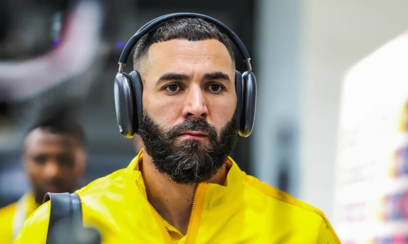 أزمة بين الهلال وكريم بنزيما.. اللاعب الفرنسي يرفض الرحيل ويتمسك بكامل مستحقاته