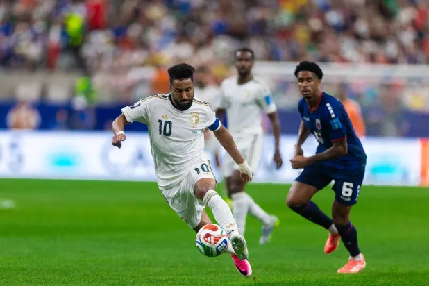 هل دفع «الأخضر» ثمن غياب الشخصية القيادية للاعب السعودي؟