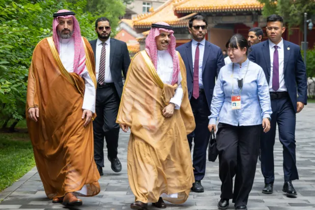 فيصل بن فرحان يزور متحف القصر الإمبراطوري في بكين ويطّلع على معالمه