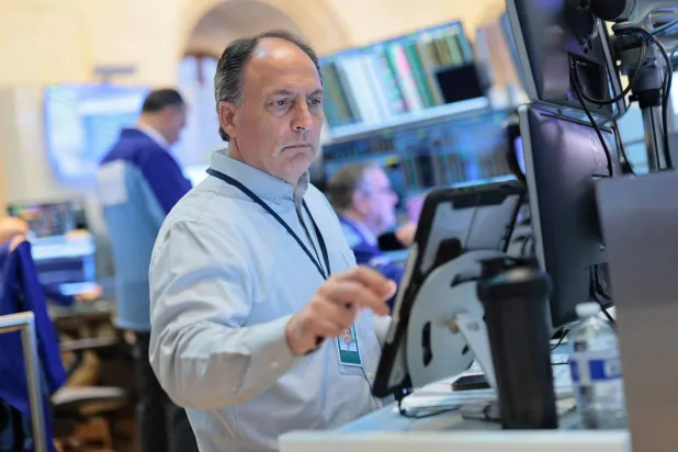 بيانات الوظائف والتصنيع المخيبة وتصريحات وارش تكبح جماح عوائد السندات