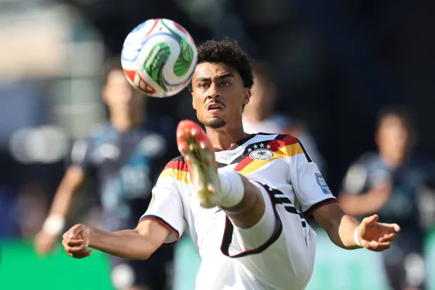 براون مدافع المنتخب الألماني على أعتاب الانتقال لبايرن ميونيخ