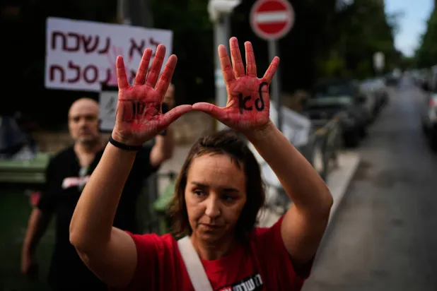 إسرائيليون يحيون ذكرى 1000 يوم على «7 أكتوبر» بمظاهرات وانقسامات