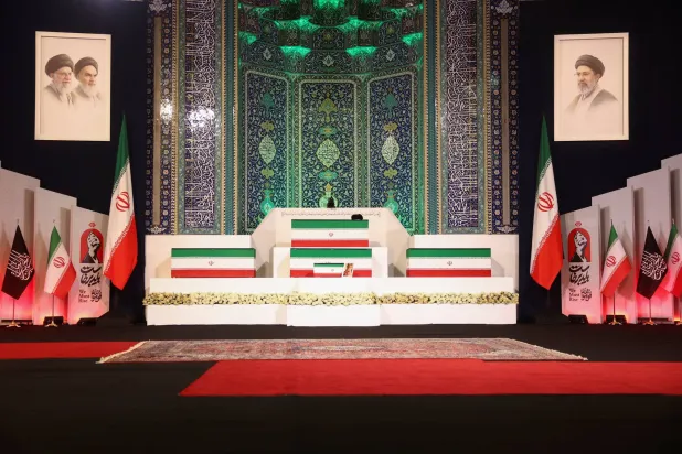 وصول جثمان المرشد الراحل علي خامنئي إلى مصلّى «الخميني» في طهران