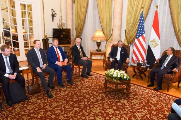 القاهرة تتمسك بدعم الحل السياسي والانتخابات المتزامنة في ليبيا