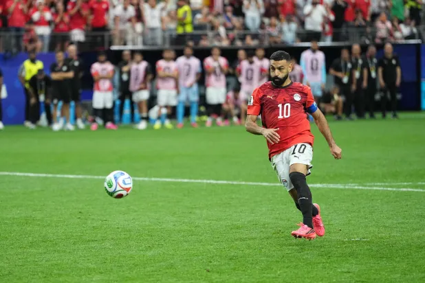 رئيس الوزراء المصري يهنئ منتخب بلاده بتأهله إلى دور الـ 16 بكأس العالم