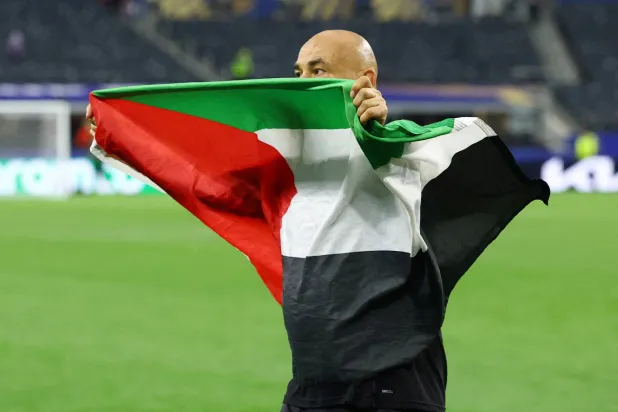 «علم فلسطين» يشعل الإعلام الإسرائيلي… ودعوات لتشجيع الأرجنتين أمام مصر