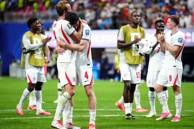 استقبال عدائي للمنتخب الإنجليزي في مكسيكو سيتي