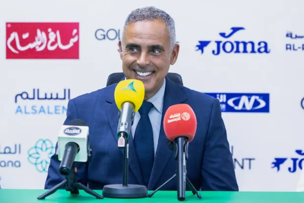 غوميز: دونيس اصطدم بواقع صعب في المنتخب السعودي
