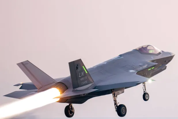 تقرير: ترمب سيبلغ تركيا استعداده لإعادتها إلى برنامج مقاتلات «إف-35»