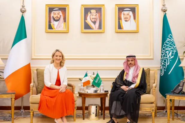 السعودية وآيرلندا تؤكدان أهمية الحلول الدبلوماسية لأزمات المنطقة