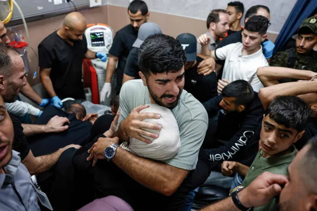 تحقيق مع ضابط إسرائيلي بعد إلقائه قنبلةً صوتية داخل سيارة فلسطينيين في قلنديا