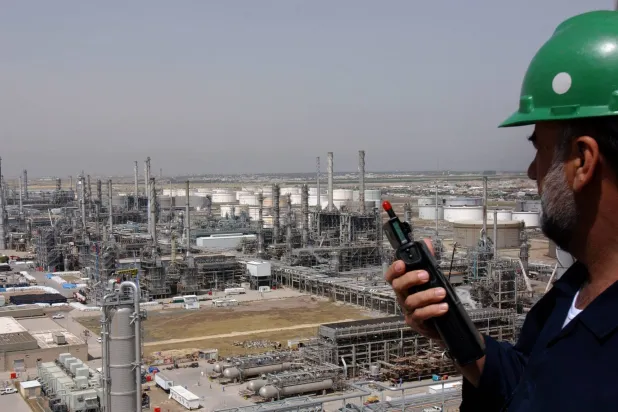 تراجع الإيرادات النفطية يرفع عجز موازنة الكويت إلى 23.1 مليار دولار