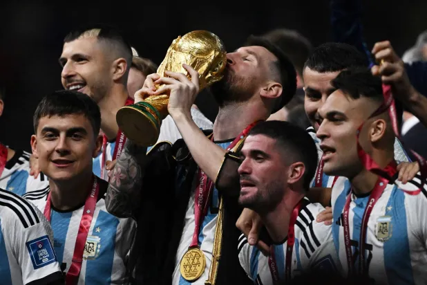 هل يمهد «فيفا» الطريق للأرجنتين للاحتفاظ بكأس العالم ؟