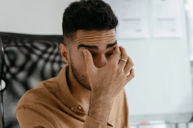 نقص الحديد لا يظهر في التعب فقط… 5 علامات على الوجه والعينين