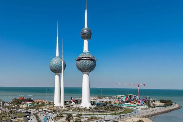 إيران تواصل هجماتها الصاروخية والمسيرة على الكويت وقطر والبحرين لليوم الثاني
