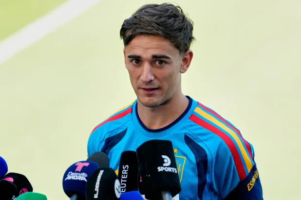 غافي يفاجئ الصحافيين: أحلم بـ«مقصية أمام ميسي في النهائي»