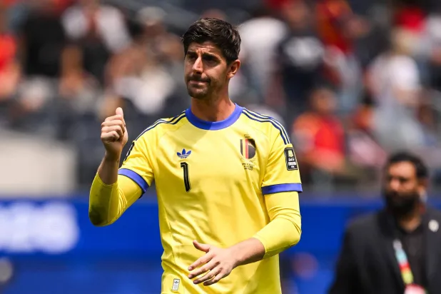 كورتوا يساند لامنس