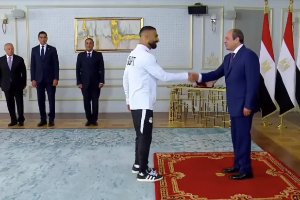 الرئيس المصري يُكرم بعثة «الفراعنة» بعد عودتها من أميركا