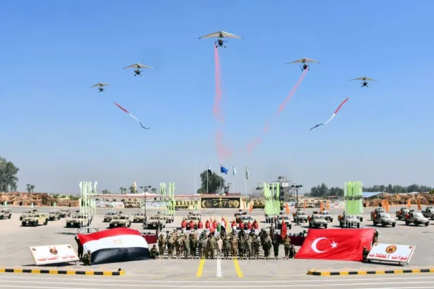 وفد عسكري مصري يزور تركيا… تنسيق متزايد في مواجهة توترات إقليمية
