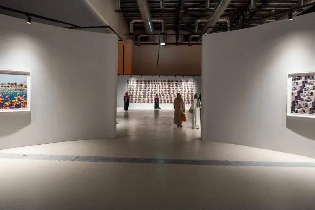 رحلة تصويرية تروي حكاية الفن السعودي المعاصر ورواده