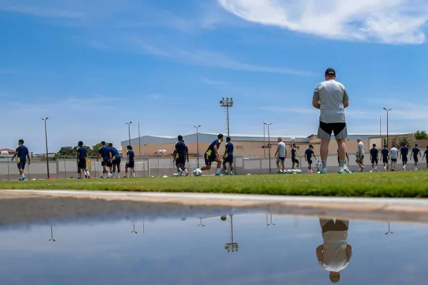 بوستيكوغلو يرفع وتيرة تحضيرات النصر بحصتين تدريبيتين
