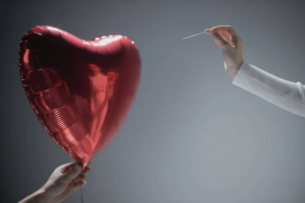 «الهُيام» ليس حباً… بل نوع من الانجذاب الهوسي