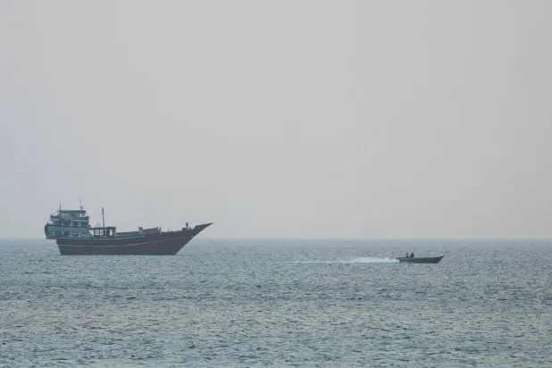 الجيش الإيراني يتعهد بالرد بعد مقتل 7 عسكريين في غارات أميركية