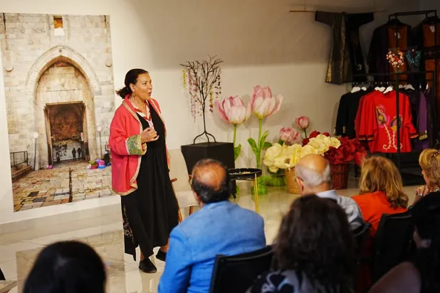 رائدة طه تستعيد الذاكرة الفلسطينية في «قطر الندى» من بيروت