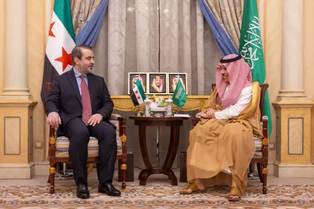 فيصل بن فرحان والشيباني يبحثان المستجدات والعلاقات
