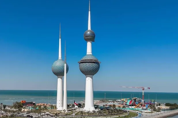 الكويت تعترض مسيّرات أطلقت من إيران والبحرين تفعّل صافرات الإنذار