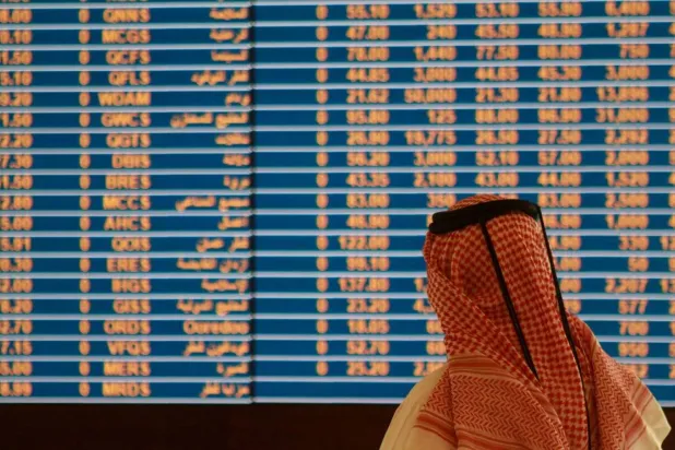 أسهم الخليج تتراجع وسط تجدد الضربات الأميركية على إيران
