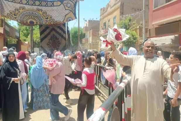 احتفالات صاخبة بانتهاء «الثانوية العامة» في مصر ورسائل تتجاوز الفرح
