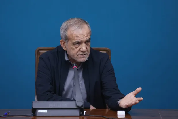 فانس يتحدث عن «براغماتيين»… لكن القرار في طهران بيد شبكة المرشد